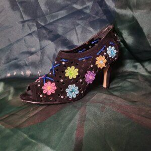 Flower motif shoes